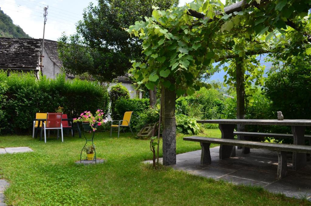 Hotel Garni Maggia Giumaglio Εξωτερικό φωτογραφία
